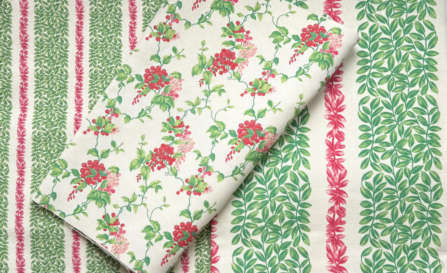 Large Leaf Stripe - Red and Green